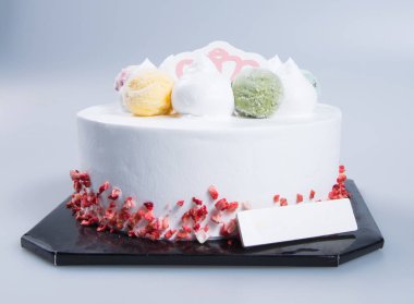 kek veya bir arka plan üzerinde doğum günü pastası.