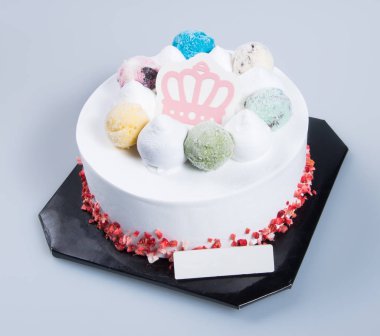 kek veya bir arka plan üzerinde doğum günü pastası.