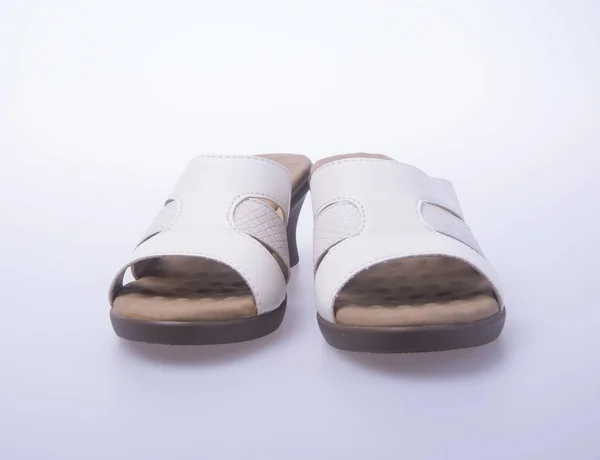 Zapato. sandalia de mujer de fondo. sandalia de mujer sobre un fondo . — Foto de Stock