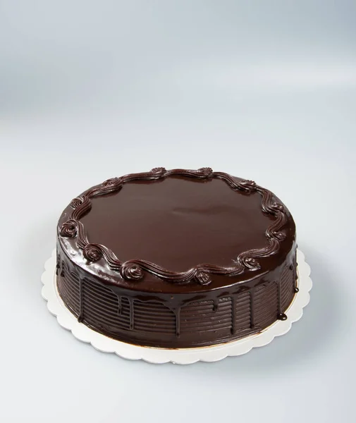 Gebak of chocolade cake op een achtergrond. — Stockfoto