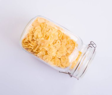 Mısır gevreği veya bir arka plan üzerinde ham Mısır gevreği