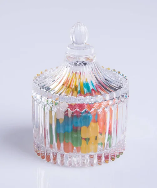 Şeker Cam Arka Plan Üzerinde Renkli Şekerler — Stok fotoğraf