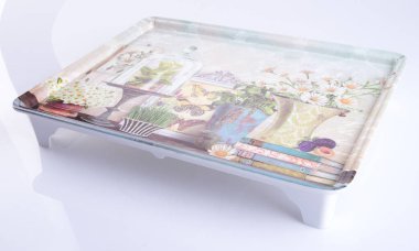 tepsi veya bir arka plan üzerinde boş plastik tepsi.