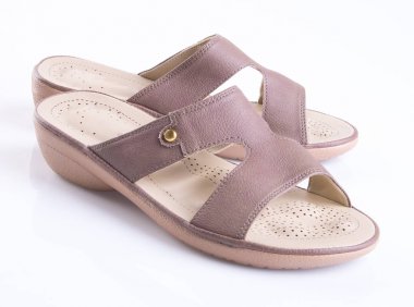 bir arka plan üzerinde ayakkabı ya da kadın sandalet