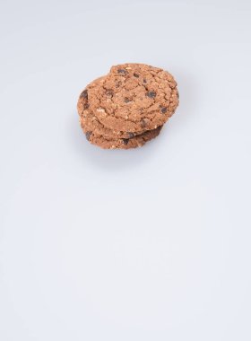 tanımlama bilgilerini veya bir arka plan üzerinde çikolata kurabiye.