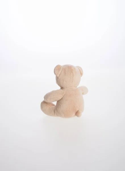 Leksak eller leksak Björn på en bakgrund. — Stockfoto