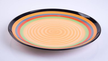 plaka veya arka planda seramik sofra.