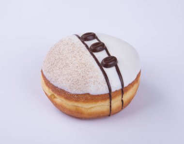 çörek veya bir arka plan üzerinde çikolatalı çörek.