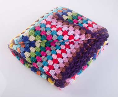 battaniye veya tığ işi battaniye bir arka plan üzerinde.