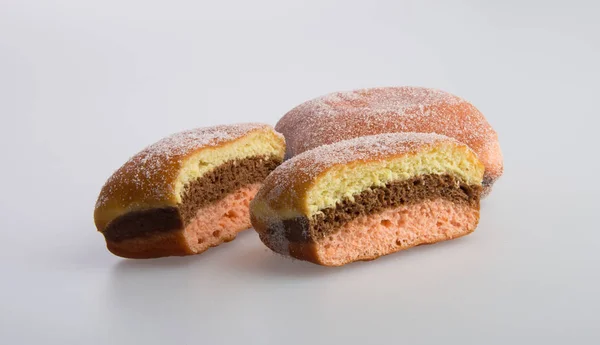 Donut ou donut de açúcar em um fundo . — Fotografia de Stock