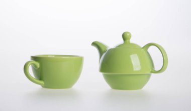 Çay potu seti veya porselen çaydanlık ve bardak arka plan üzerinde.