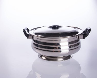 saklama kapları ya da paslanmaz çelik gıda kapları bir backgrou üzerinde