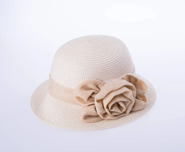 Sombrero para dama o sombrero de paja bonita con flor . — Foto de Stock