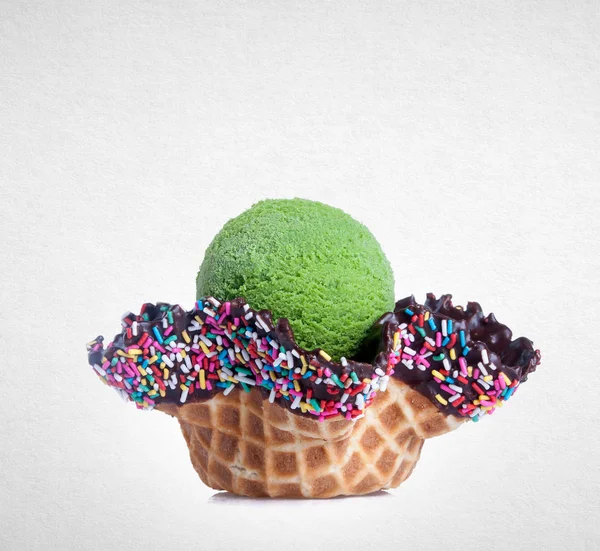 dondurma kaşık veya dondurma topu arka planda