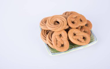 çerez ya da plaka bir arka plan üzerinde çeşitli tanımlama bilgileri