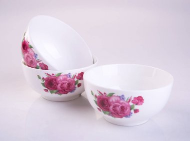 kase ya da arka plan üzerinde seramik tabak