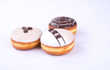 çörek veya bir arka plan üzerinde çikolatalı çörek