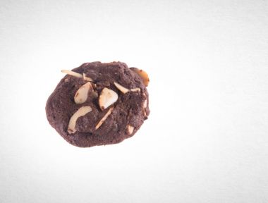 Kurabiye ya da badem çikolatalı çerezleri arka plan üzerinde.