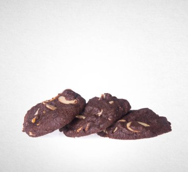 Kurabiye ya da badem çikolatalı çerezleri arka plan üzerinde.