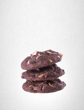 Kurabiye ya da badem çikolatalı çerezleri arka plan üzerinde.