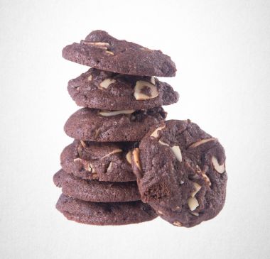 Kurabiye ya da badem çikolatalı çerezleri arka plan üzerinde.