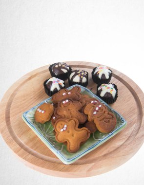 Çerez ya da arka planda Noel kurabiyesi.