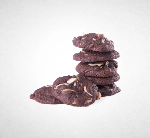 Cookies of cookies van chocolade amandelen op achtergrond. — Stockfoto