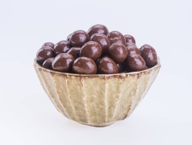 çikolata topları. bir arka plan üzerinde kase çikolata topları
