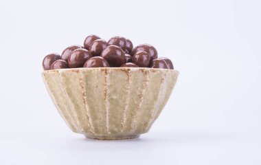 çikolata topları. bir arka plan üzerinde kase çikolata topları