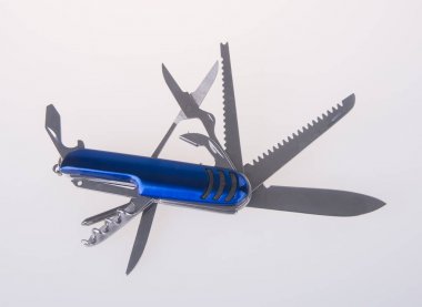 Bıçak. Çakısı. Arka planda çakısı