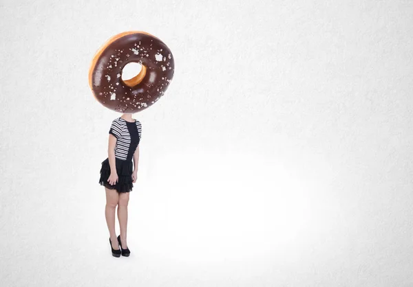 Женщина Девушка Пончиком Концепцией Дизайна Заднем Плане — стоковое фото
