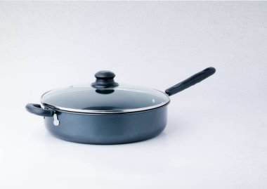 bir arka plan üzerinde tava ya da metal kızartma tavası.