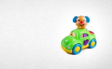 Oyuncak ya da arka planda oyuncak araba.