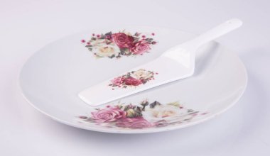 plaka veya bir arka plan üzerinde pasta tabağı.