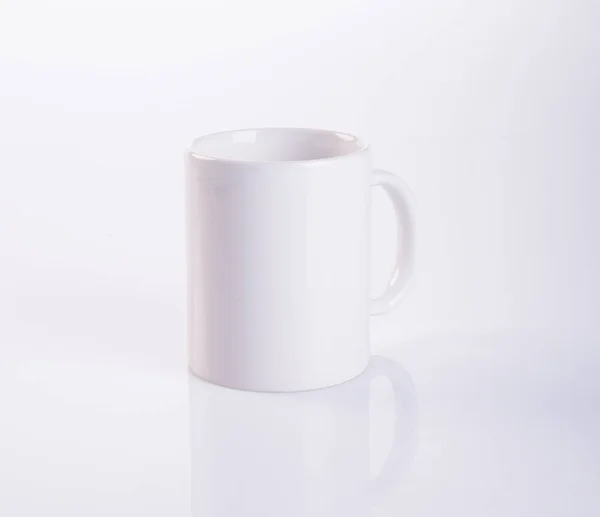 Copo ou caneca de cerâmica no fundo . — Fotografia de Stock