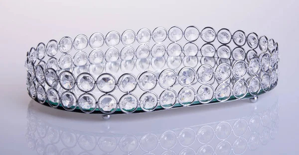 Tepsi ya da kristal hizmet tepsi arka planda.