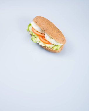 sandviç ya da lezzetli yumurtalı sandviç arka plan üzerinde.