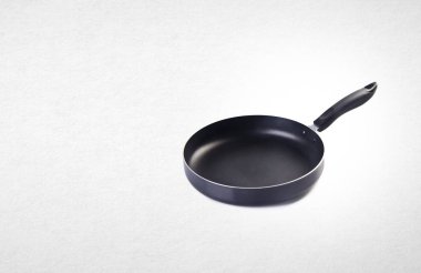 bir arka plan üzerinde tava ya da metal kızartma tavası