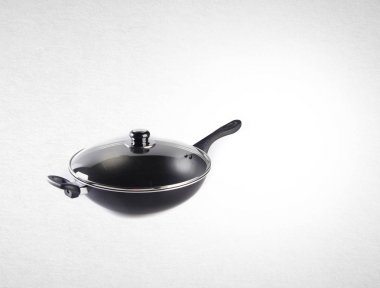 Pan veya bir arka plan üzerinde metal tava