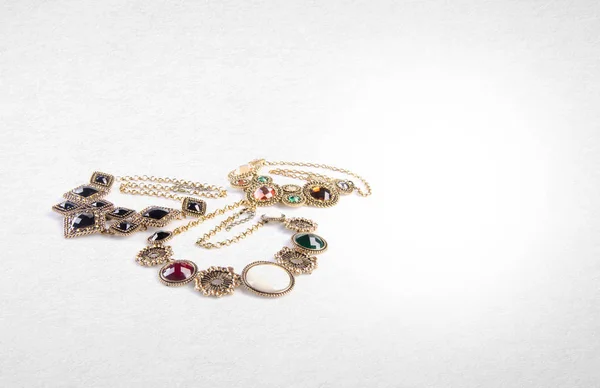Mücevher Takı Koleksiyonu Bir Arka Plan Üzerinde — Stok fotoğraf