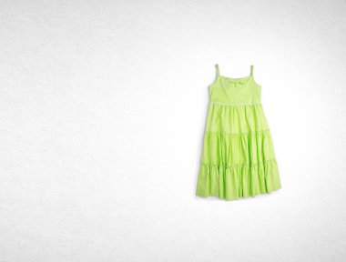 kız beyaz arka plan üzerinde elbise