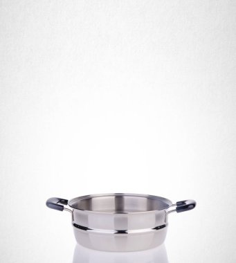 pot veya paslanmaz çelik bir arka plan üzerinde pot pişirme.