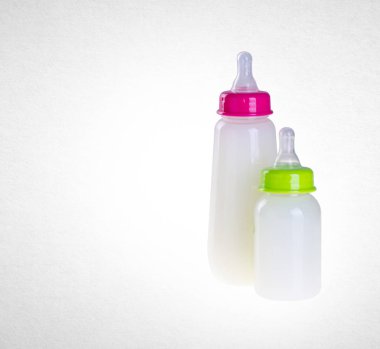 Biberon süt zemin üzerine