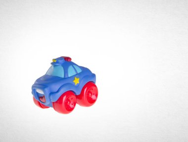 Oyuncak ya da arka planda oyuncak araba.