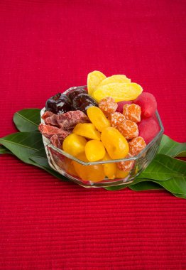 meyve ya da korunmuş mix meyve arka planda korunmuş.