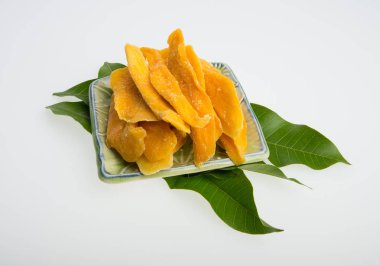 Bir arka plan üzerinde kurutulmuş Mango veya kurutulmuş Mango dilimleri.