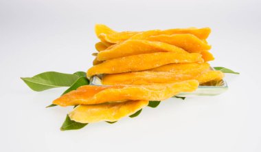 Bir arka plan üzerinde kurutulmuş Mango veya kurutulmuş Mango dilimleri.