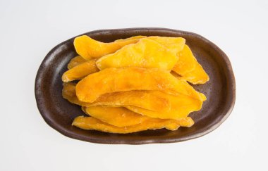 Bir arka plan üzerinde kurutulmuş Mango veya kurutulmuş Mango dilimleri.