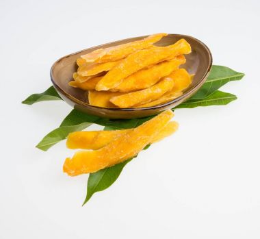 Bir arka plan üzerinde kurutulmuş Mango veya kurutulmuş Mango dilimleri.