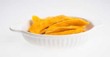 Bir arka plan üzerinde kurutulmuş Mango veya kurutulmuş Mango dilimleri.